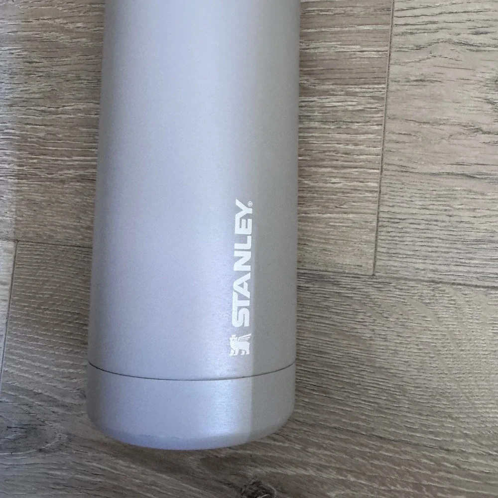 Stanley AeroLight Transit Bottle 36oz 1.1L Ash Gray Stainless Steel Water Bottle - Picture 4 of 12